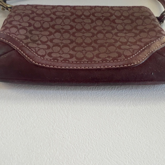 Coach Wristlet Signature Collection Burgundy Jacquard - Picture 9 of 10